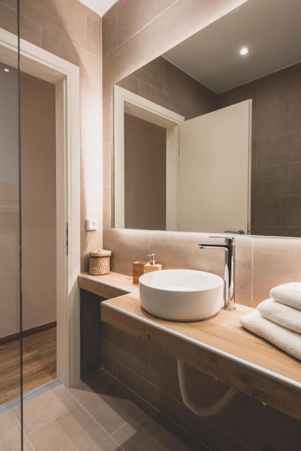 90M2 Luxury Apartment In The Heart Of Athens - Living Stone Sunstone Exterior photo